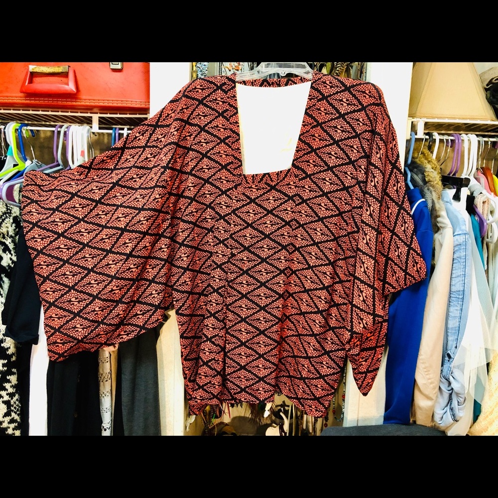 Legit Vintage Red Patterned Kimono w Satin Lining